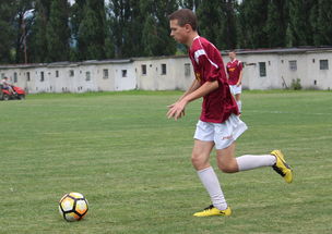 九游娱乐入口-足球运动员多面性：体育、娱乐、公益三者结合，足球运动员对身体的要求